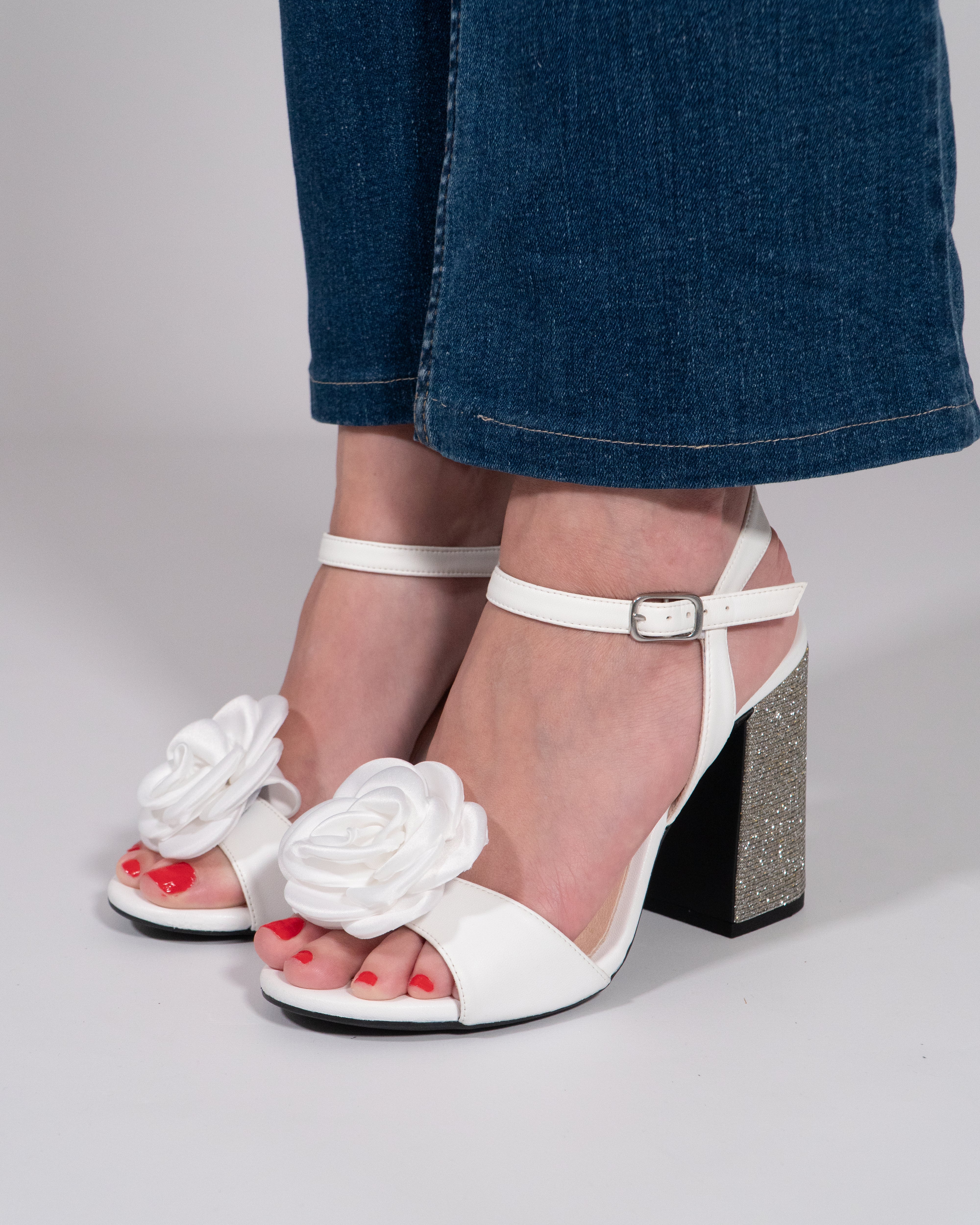 Clip Flor Nike Blanco