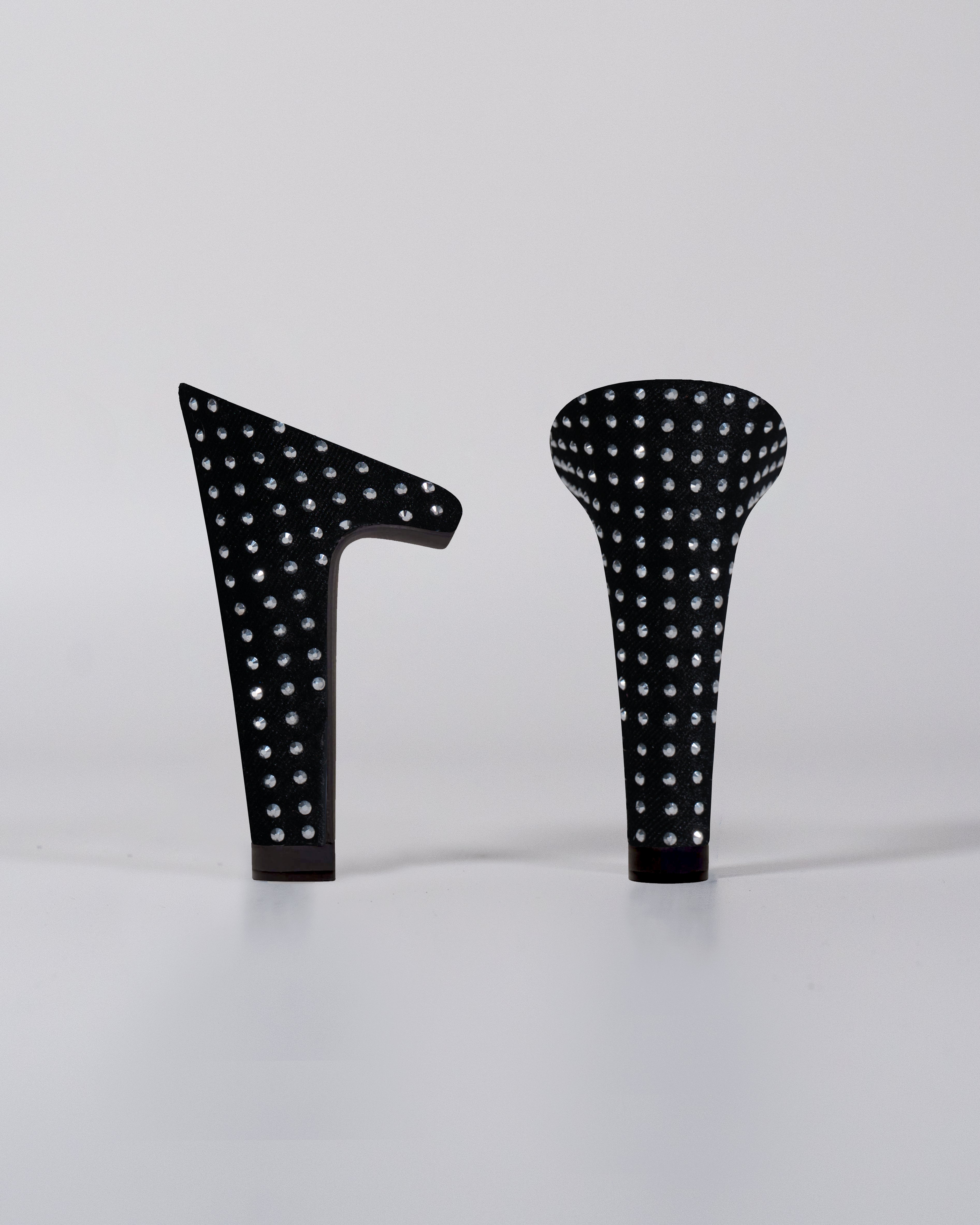 Tacón de Terciopelo Negro con cristales brillantes