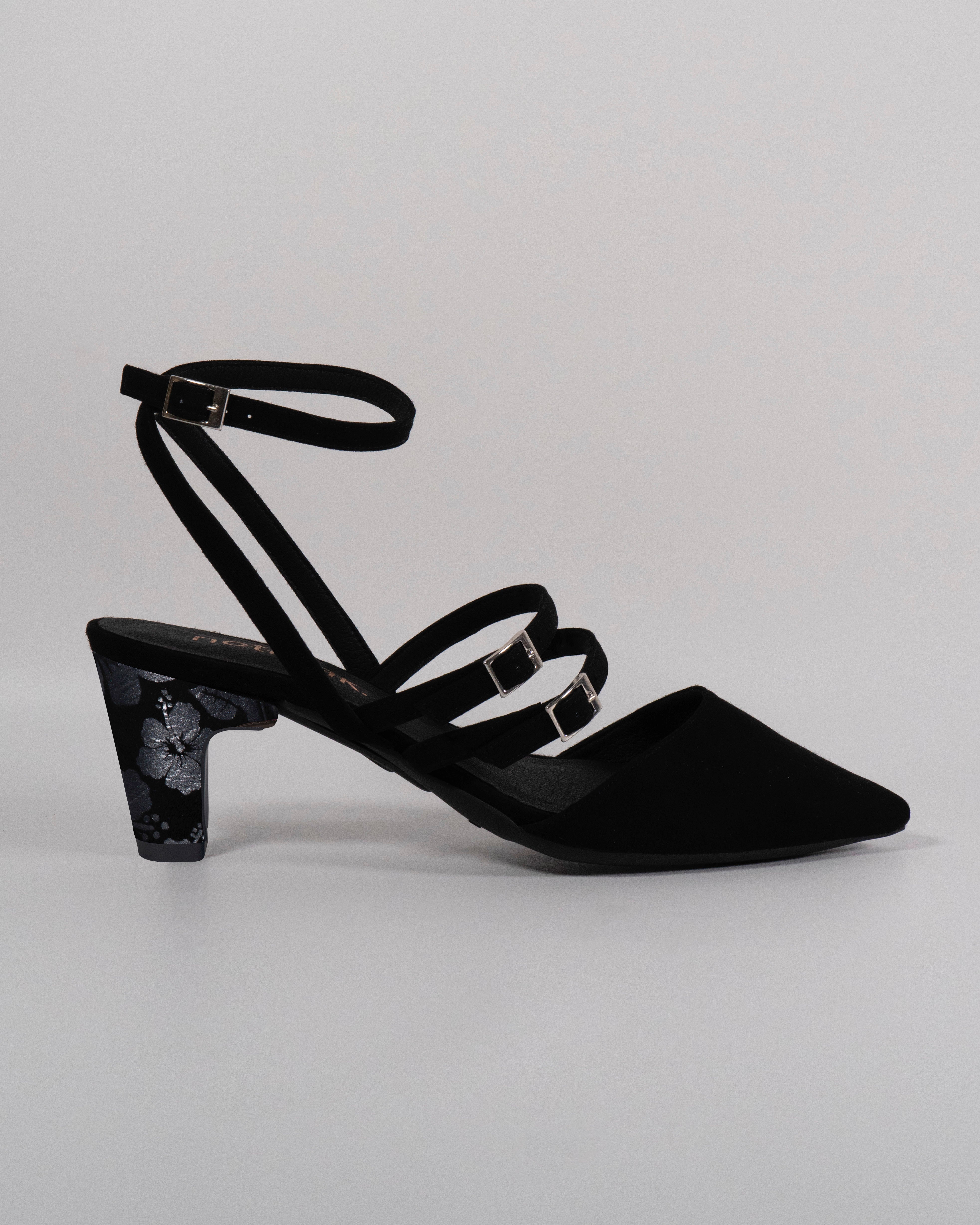 Pump Singapore with black flower heels