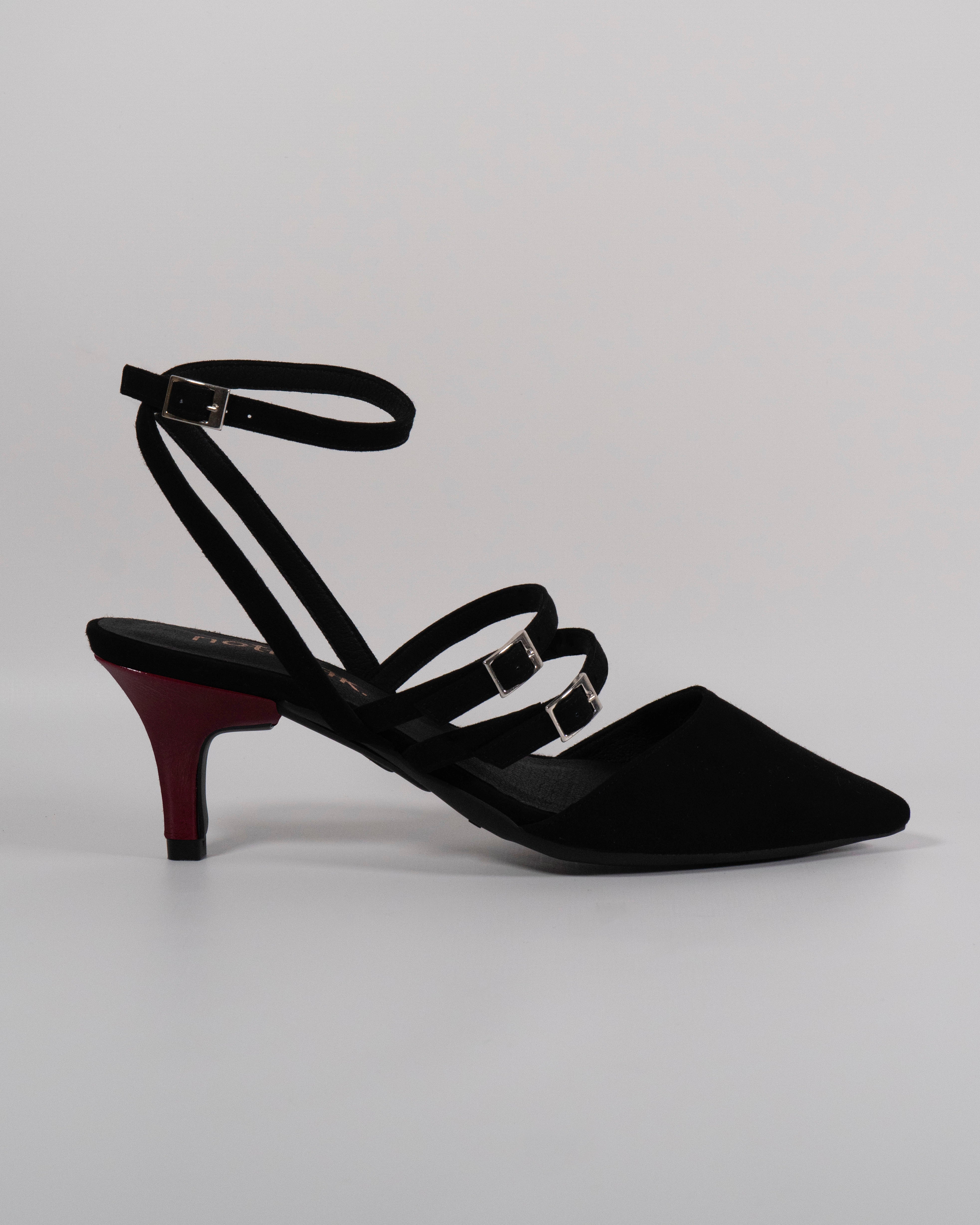 Pump Singapore with burgundy patent heel